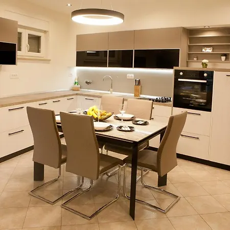 Apartment Nikoleto *