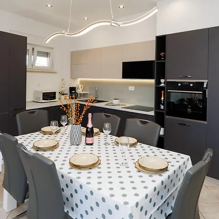 Apartment Nikoleto *