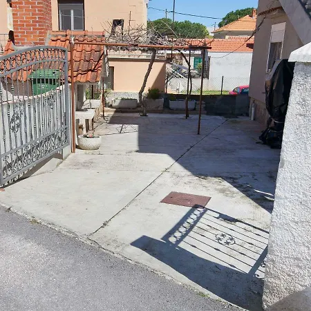 Apartment Nikoleto *